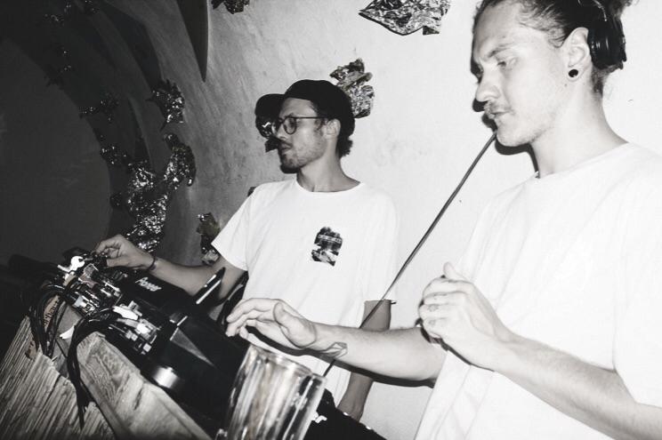 MacJohnsn b2b tomthedong
